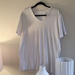 Mens Banana Republic Vintage T Shirt.  V Neck.  Size Lg